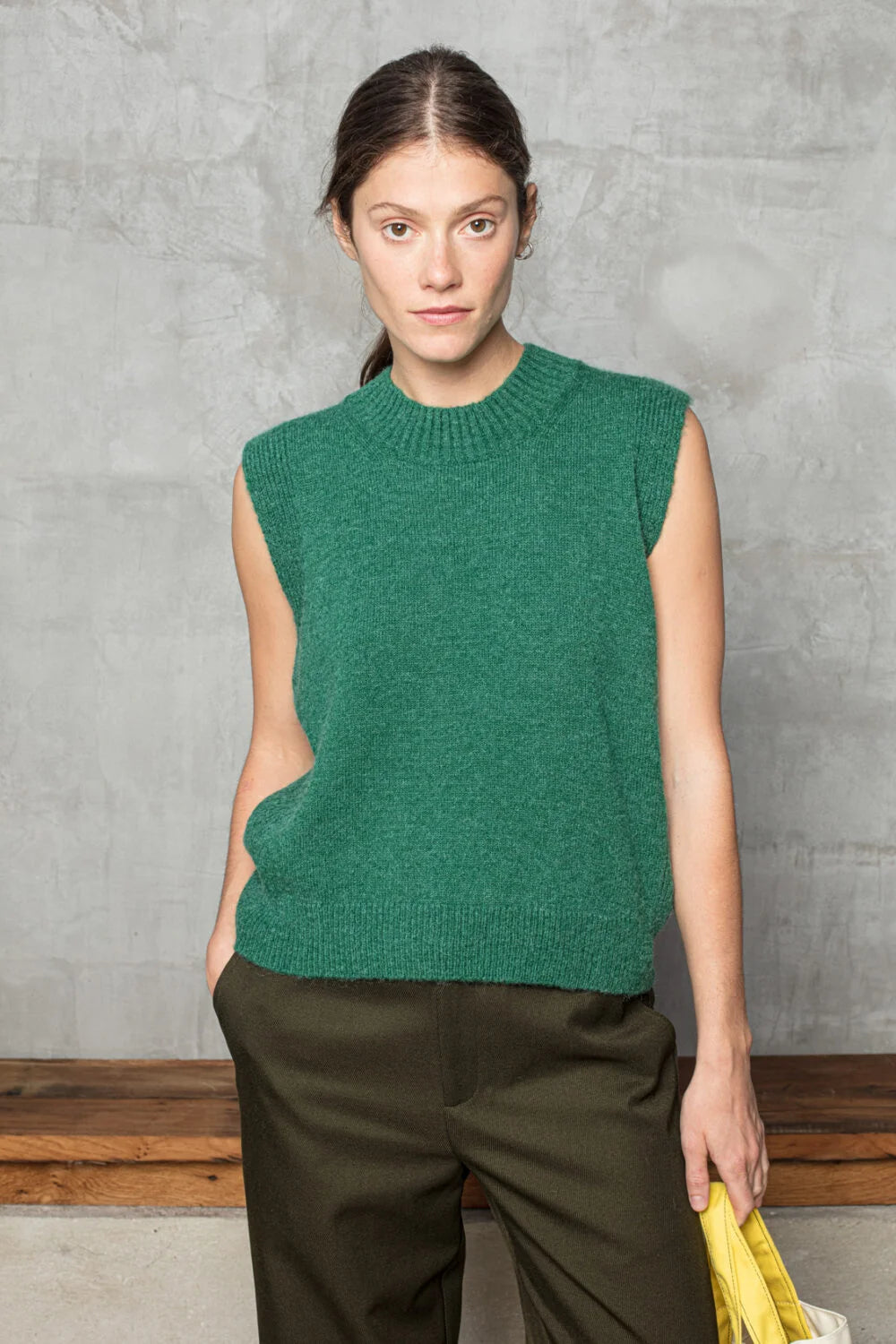 Simaka Sleveless Sweater Green