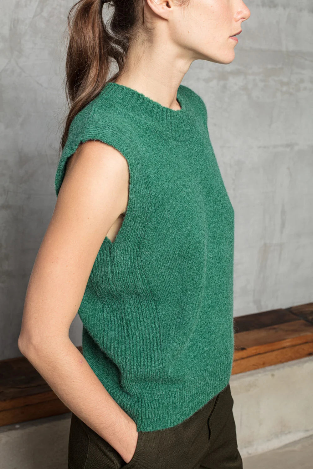 Simaka Sleveless Sweater Green