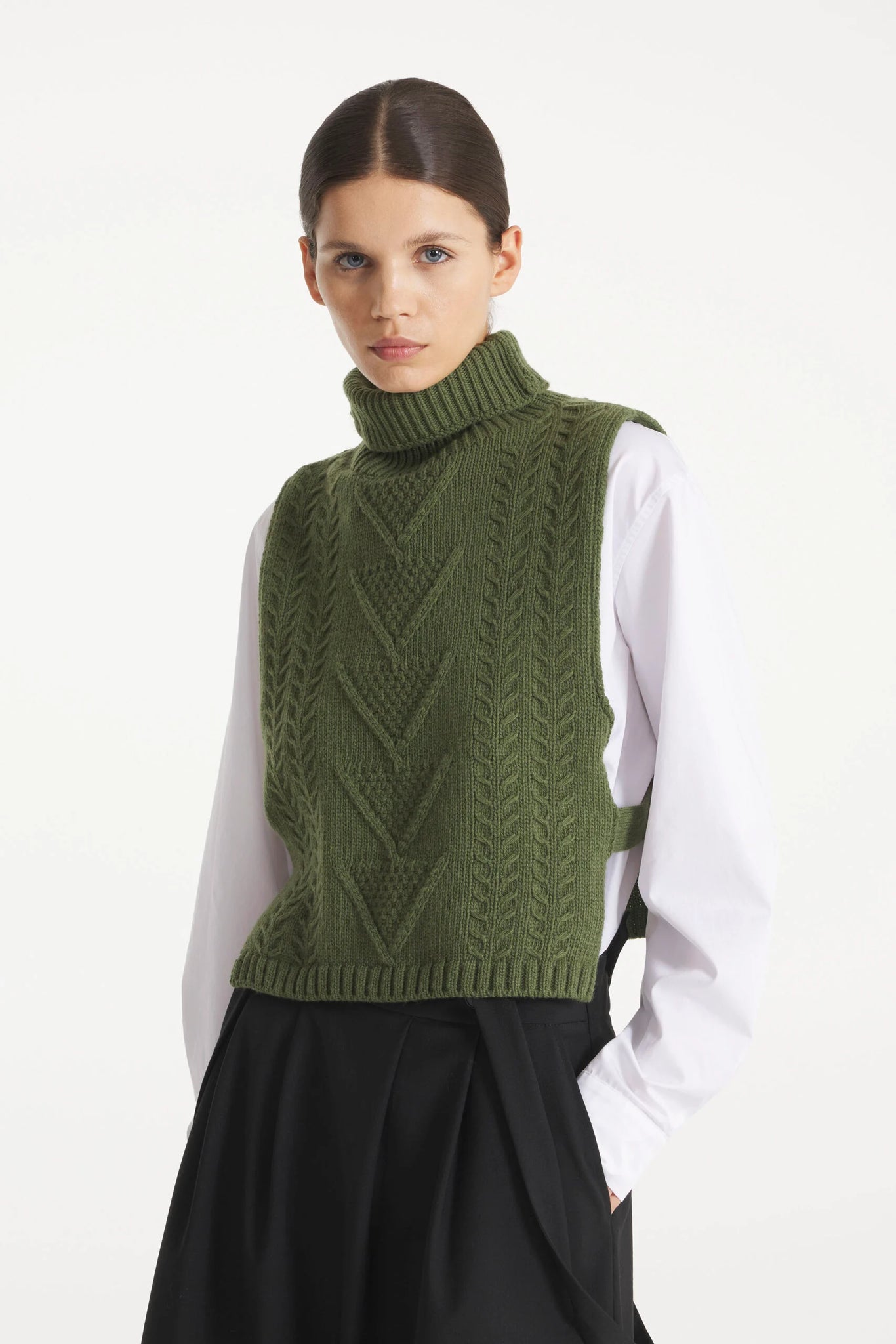 Sarianne Sleeveless Sweater — KAKI