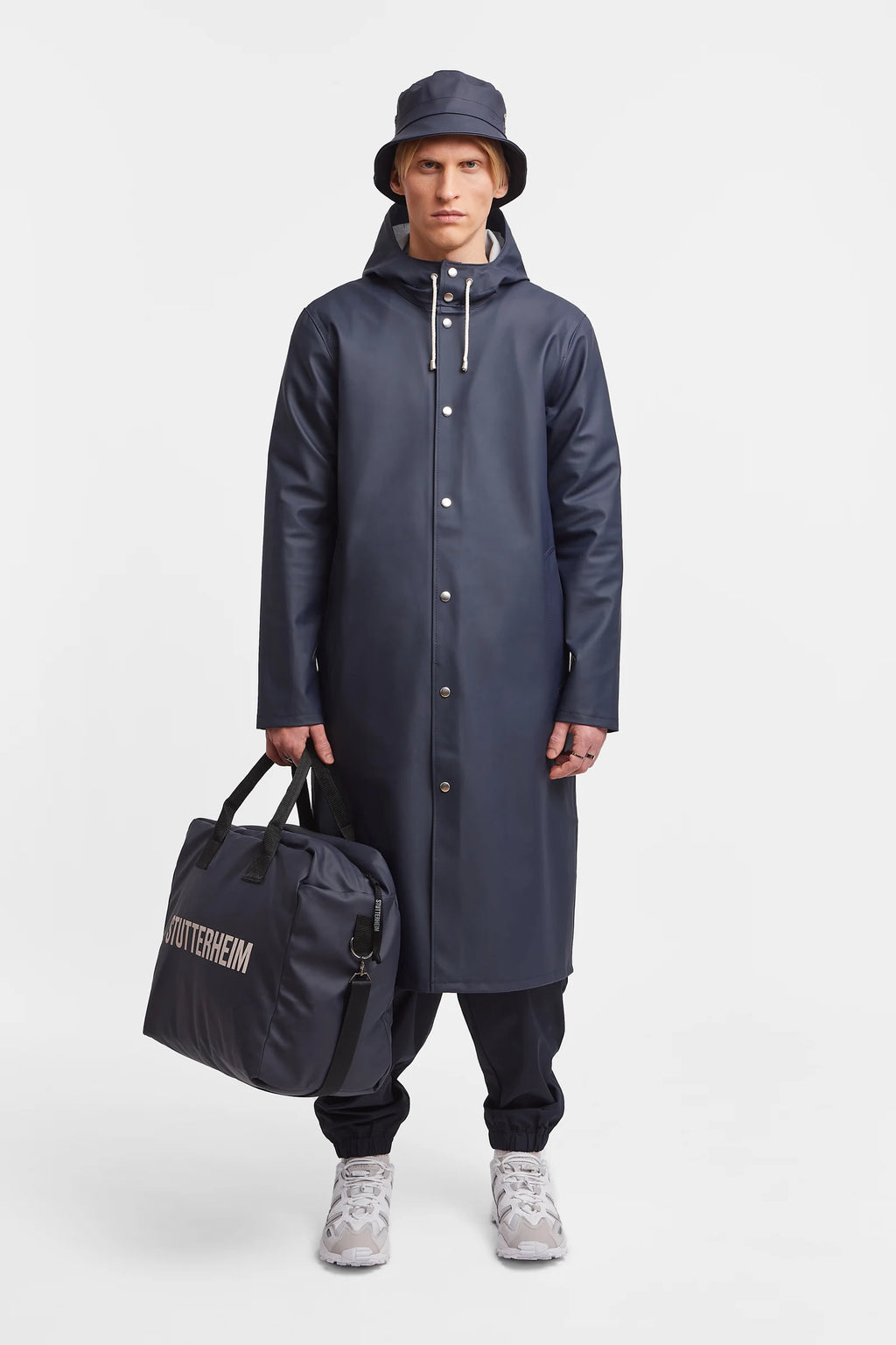 STUTTERHEIM Stockholm Long Raincoat — NAVY