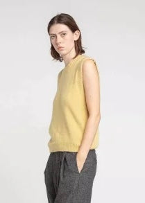 Simaka Sleveless Sweater — YELLOW