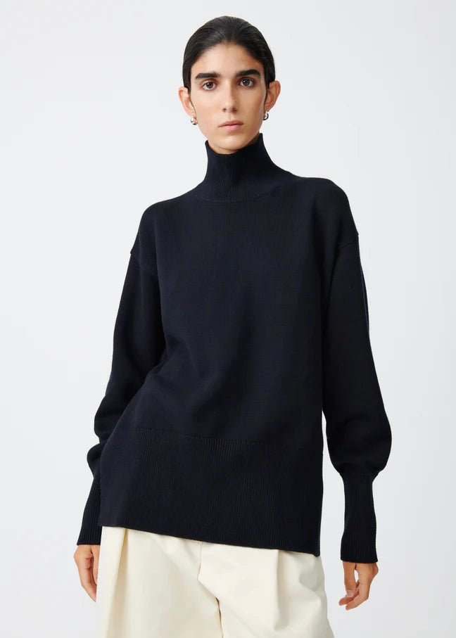 Viere Knit Jumper — NAVY