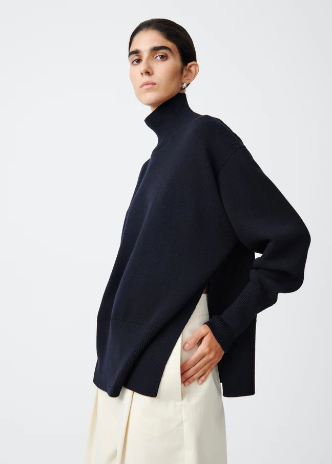 Viere Knit Jumper — NAVY